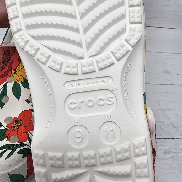 Crocs Limited Edition Floral Clogs - Picture 8 of 9